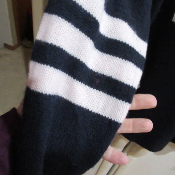 360 Cashmere Ski Bunny Sweater rare navy M euc - Picture 2 of 3